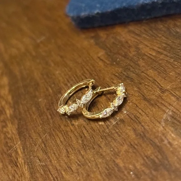 Linjer Zoya Huggie Earrings 14K Yellow Gold and Lab Grown Diamonds - Picture 3 of 4